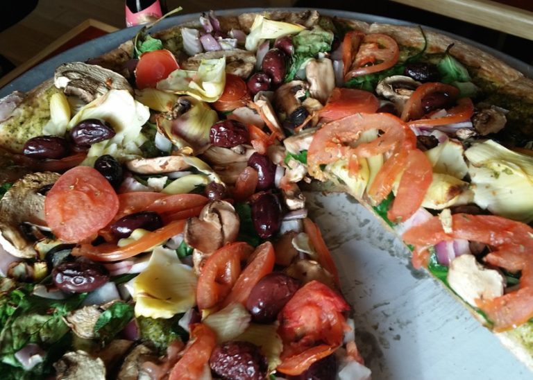 How to Order Vegan Pizza at a Non-Vegan Restaurant