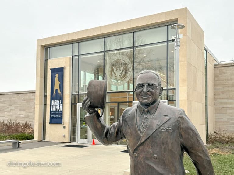 harry truman sculpture at entrance of harry s truman presidential library-