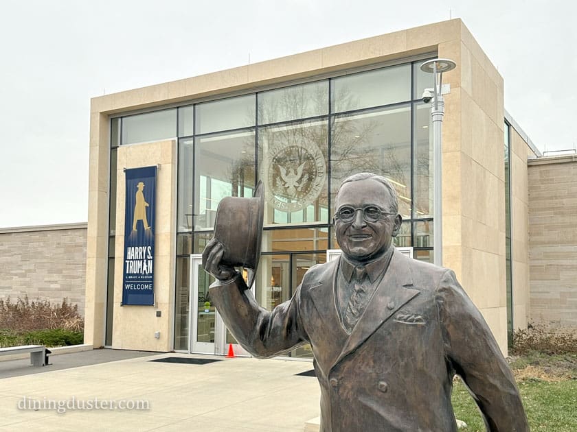 harry truman sculpture at entrance of harry s truman presidential library-