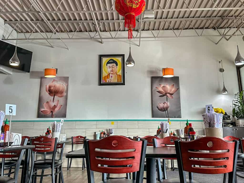 dining space at Thanh Luong Vegetarian in Minnetonka, MN