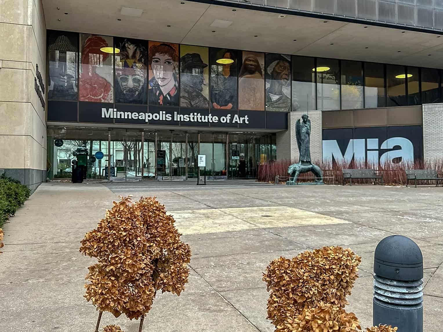 Entrance to Mia Mineapolis